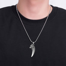 Load image into Gallery viewer, &#39;&#39; Never give up &#39;&#39; Wolf Necklace