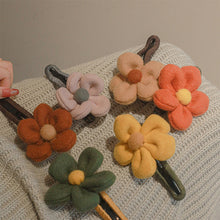 Load image into Gallery viewer, Elegant Plush Flower Hairpins