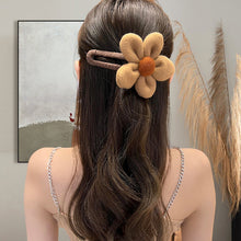 Load image into Gallery viewer, Elegant Plush Flower Hairpins