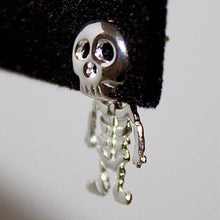 Load image into Gallery viewer, Punk Style Skull Ear Studs