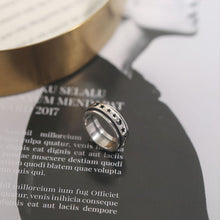Load image into Gallery viewer, Retro Star &amp; Moon Spinning Stress Relief Ring