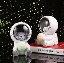Load image into Gallery viewer, Astronaut Atmosphere LED Night Light