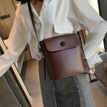 Load image into Gallery viewer, Women's Leather Bucket Bag