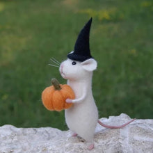 Load image into Gallery viewer, Felt Mouse and Pumpkin Ornament