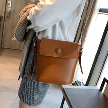 Load image into Gallery viewer, Women's Leather Bucket Bag