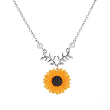 Load image into Gallery viewer, Fascinating Pearl Sunflower Necklace