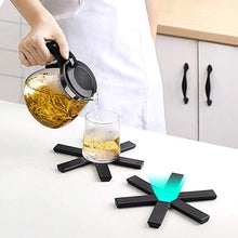Load image into Gallery viewer, Creative Folding Heat Insulation Pad